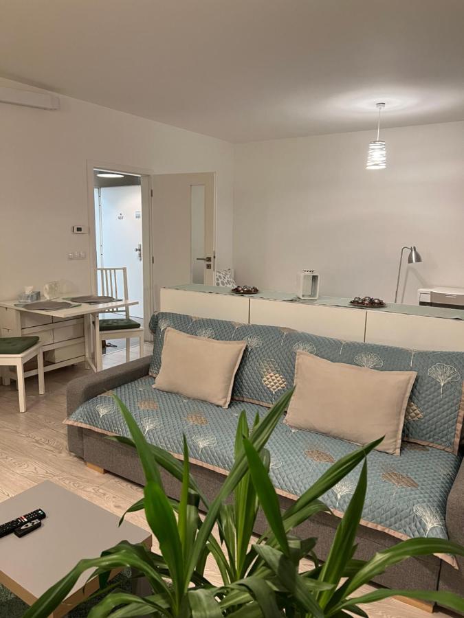 Free Parking In Garage Karolina Plazza, New Cosy Studio With All You Need Praag Buitenkant foto